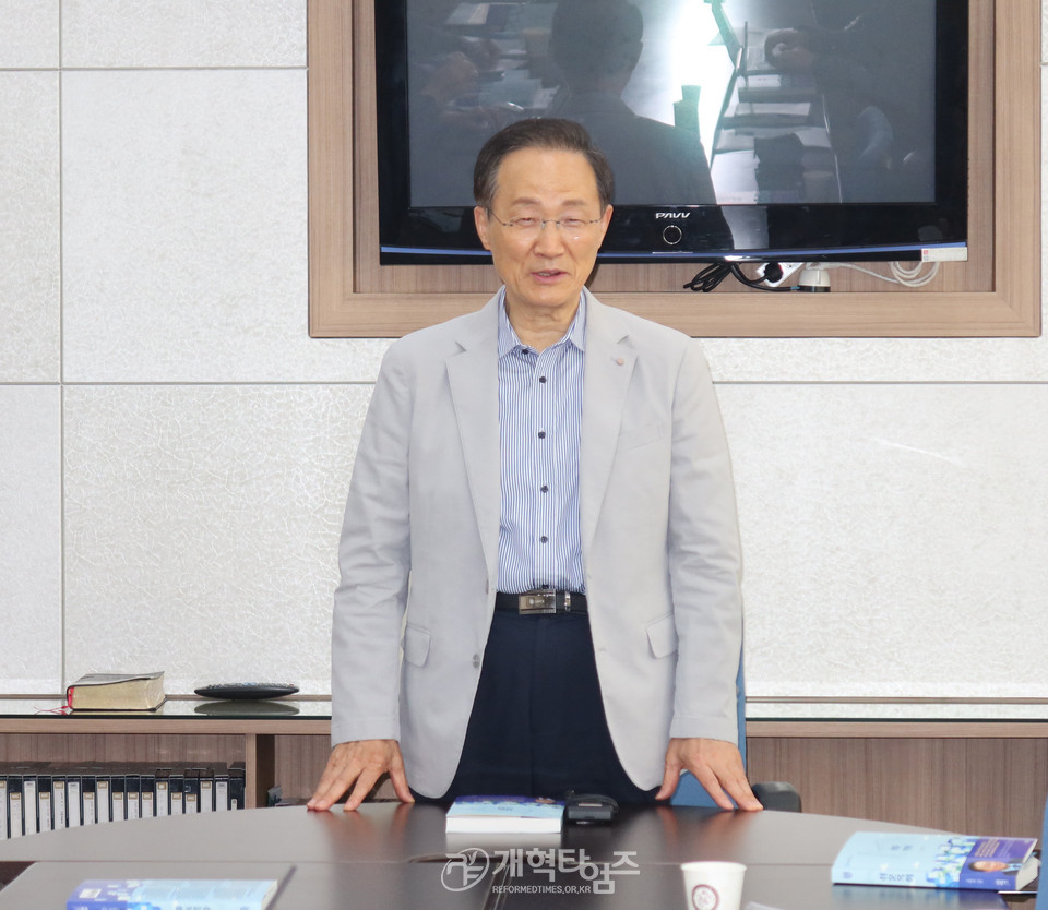 남현교회 원로 이춘복 목사, 「쉬운 목회」 출판간담회 모습