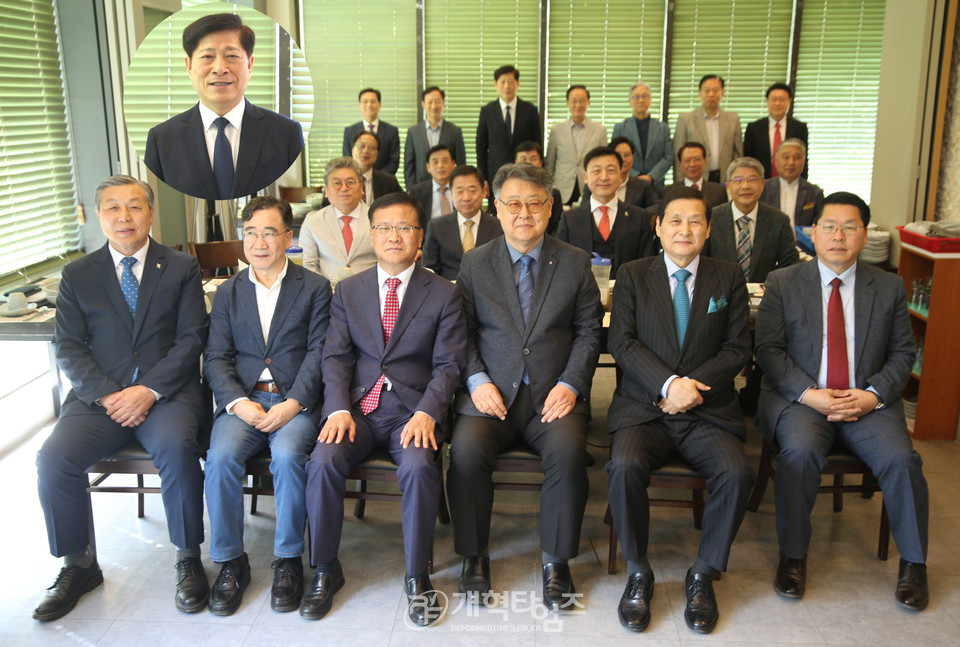 총아협 주최, 108회 총회 임원 후보 초청 정책토론회 모습