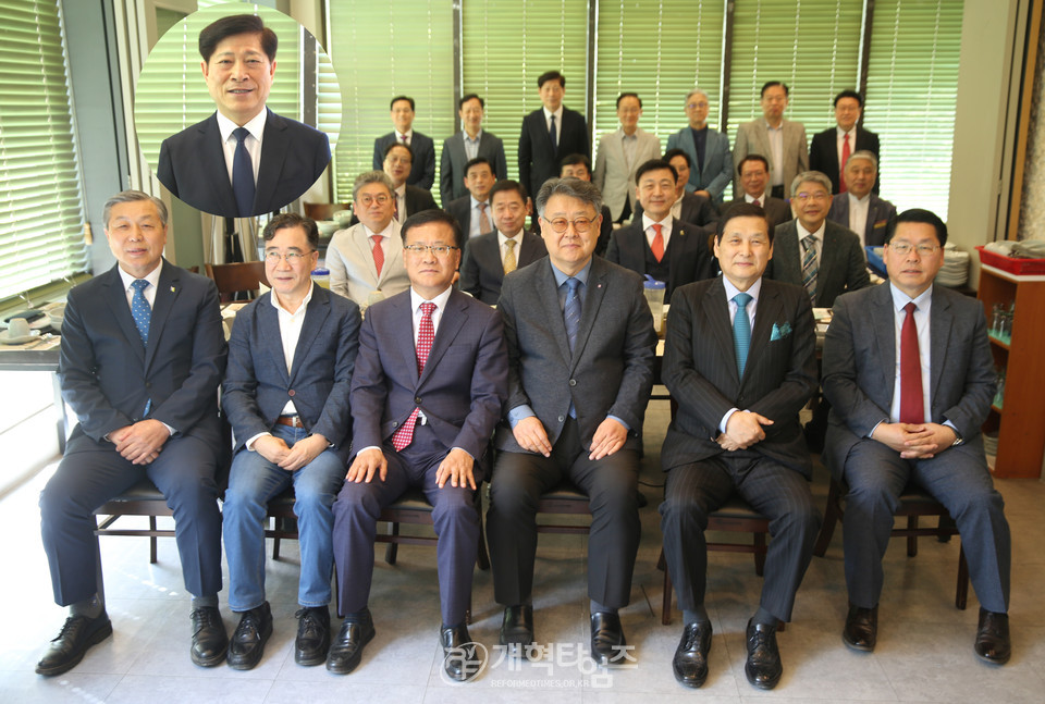 총아협 주최, 108회 총회 임원 후보 초청 정책토론회 모습