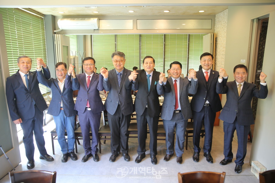 총아협 주최, 108회 총회 임원 후보 초청 정책토론회 모습