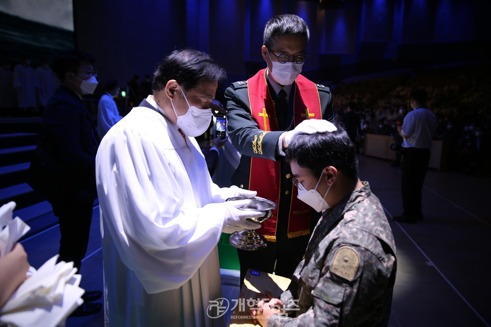 전국남전도회, 육군 훈련소 진중세례식 모습