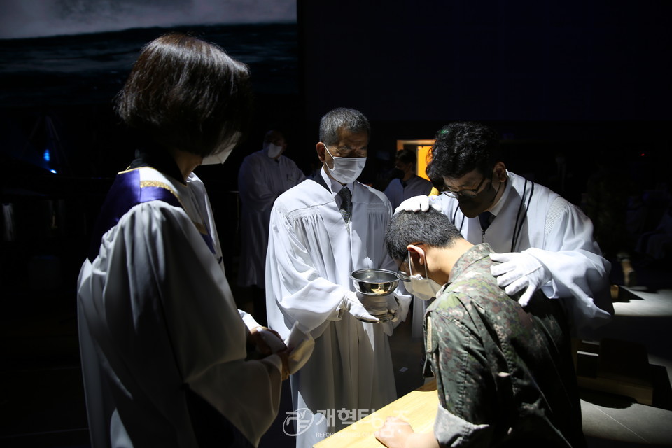 전국남전도회, 육군 훈련소 진중세례식 모습