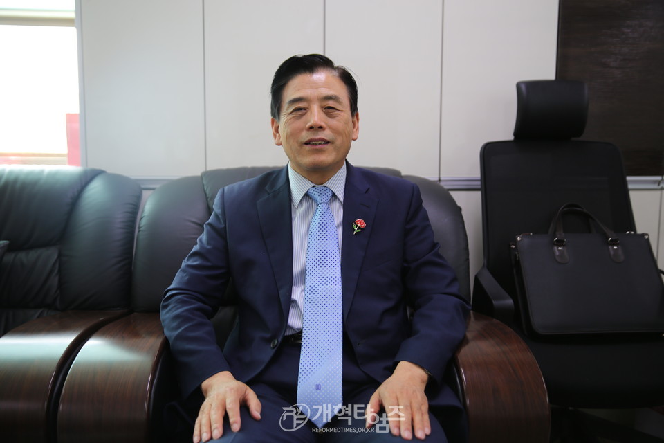 총신대 신대원 총동창회 첫 임원회 모습