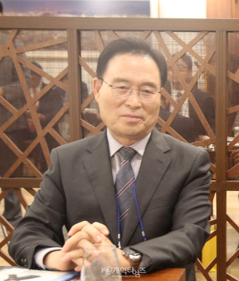 총신대 신대원 총동창회 첫 임원회 모습(자료사진)