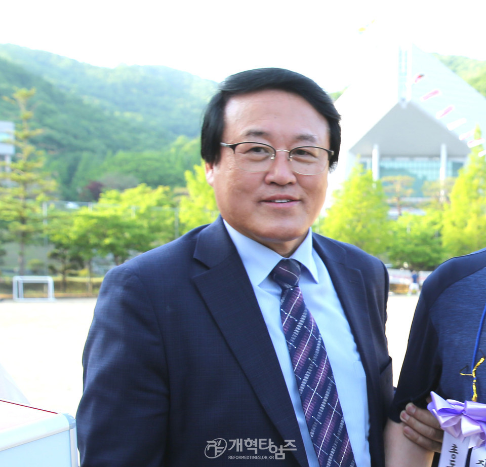총신대 신대원 총동창회 첫 임원회 모습