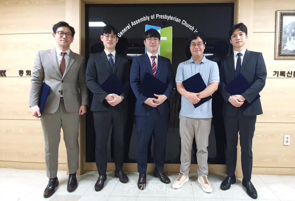 고시부, 2023년도 강도사 고시 성적 우수자 시상식 모습