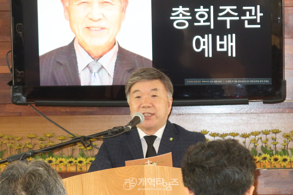 제107회 총회 임원회 주관 故 오상진 목사 유족위로예배 모습