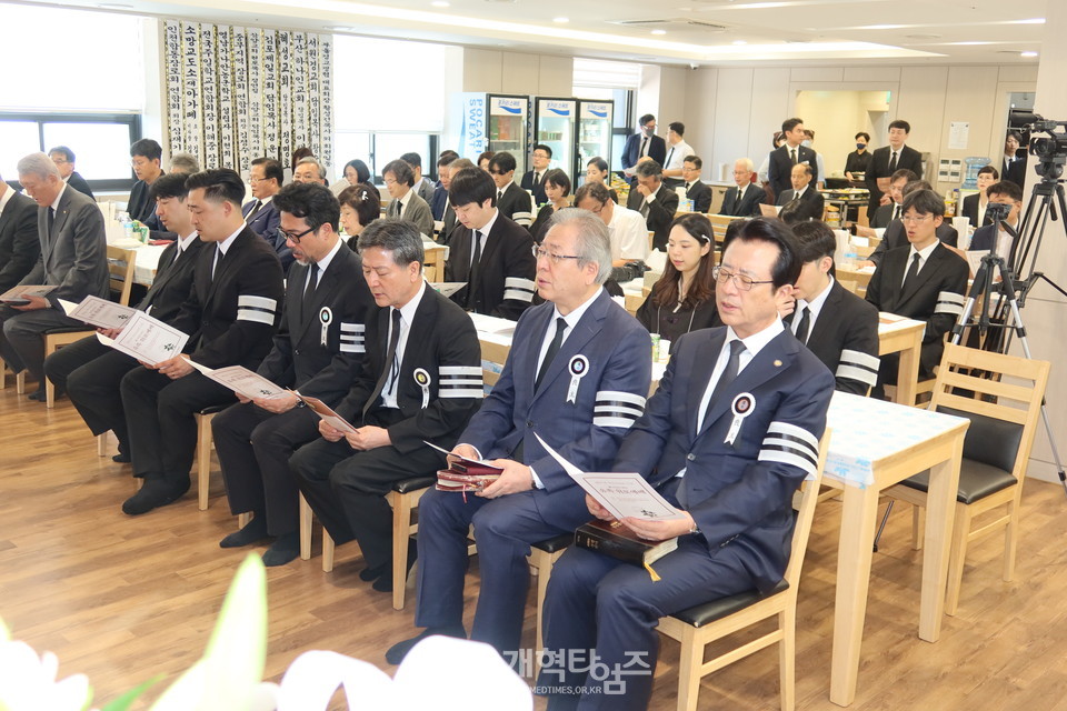제107회 총회 임원회 주관 故 오상진 목사 유족위로예배 모습