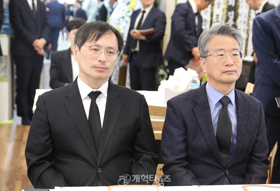 제107회 총회 임원회 주관 故 오상진 목사 유족위로예배 모습
