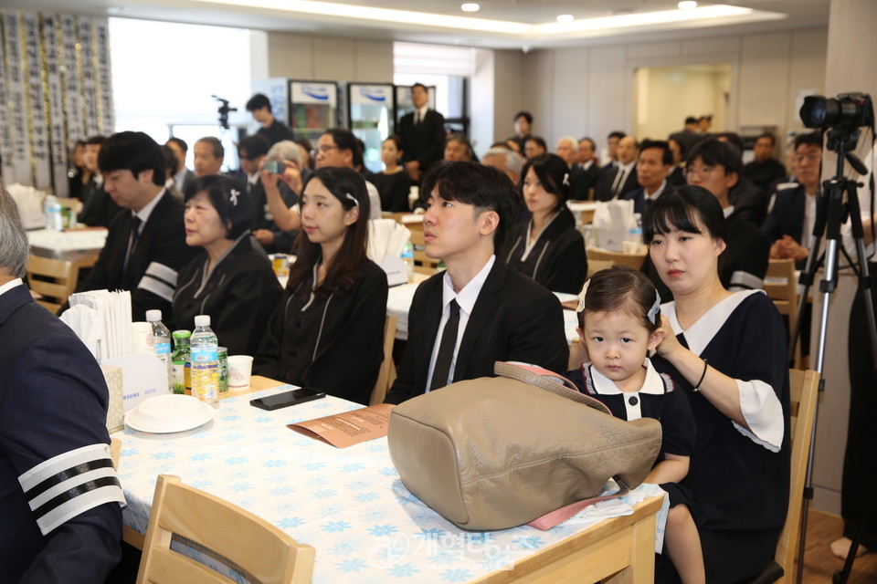 제107회 총회 임원회 주관 故 오상진 목사 유족위로예배 모습