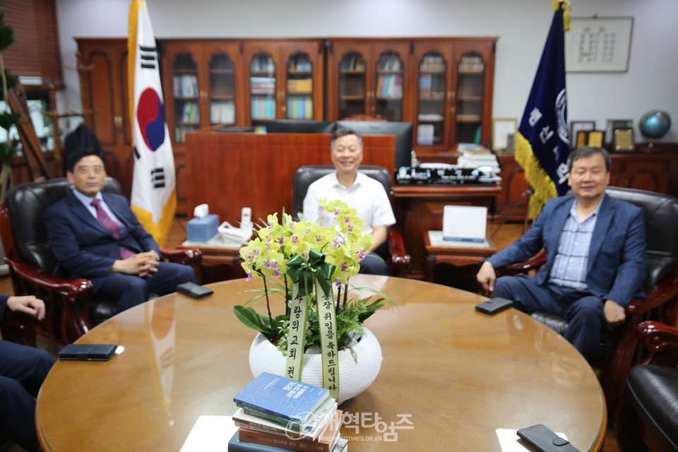 총신대 신대원 총동창회 임원회 모습