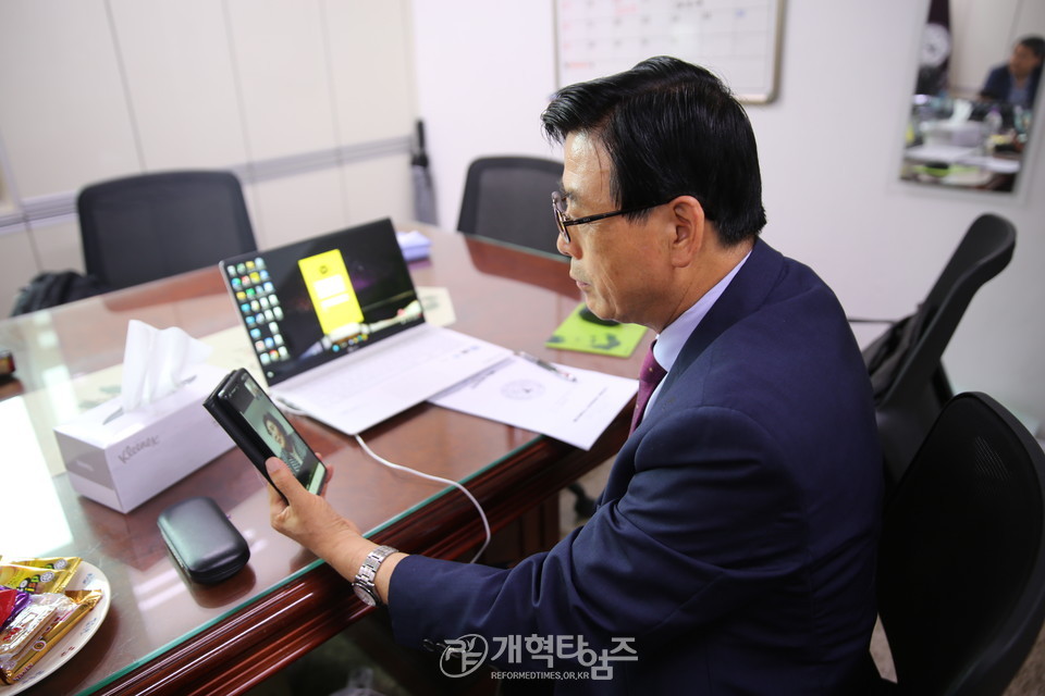 총신대 신대원 총동창회 임원회 모습