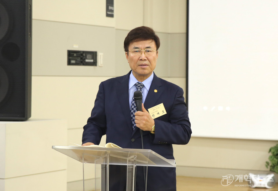 총회 재판국장 예비 후보로 추천받은 권재호 목사 모습