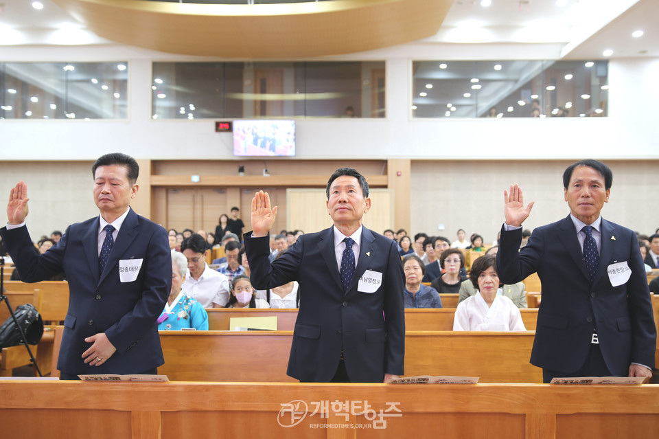 은혜왕성교회, 임직감사예배 모습