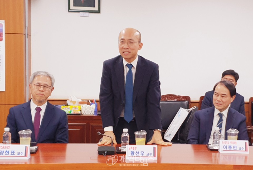 총회 임원들과 총신대 보직 교수들 상견례 모습