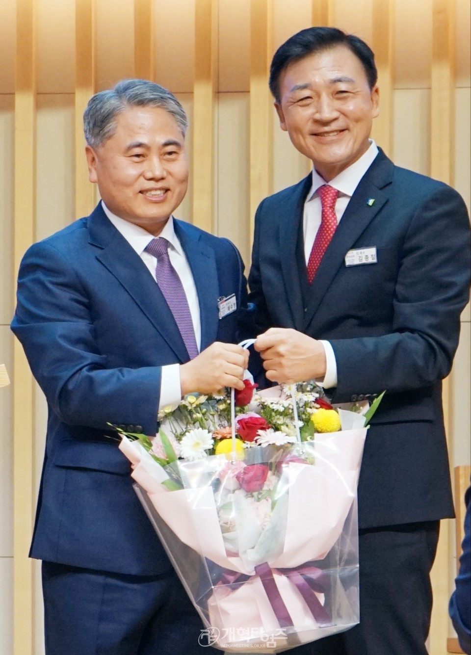 용천노회, 김종철 목사 총회 부회록서기 당선 축하 모습