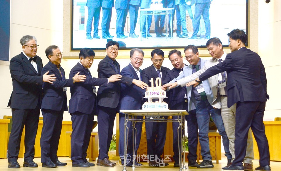 육군학사장교 기독신우회 10주년 기념 코이노니아 모습