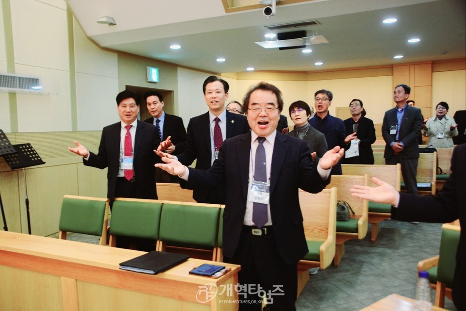 육군학사장교 기독신우회 10주년 기념 코이노니아 모습