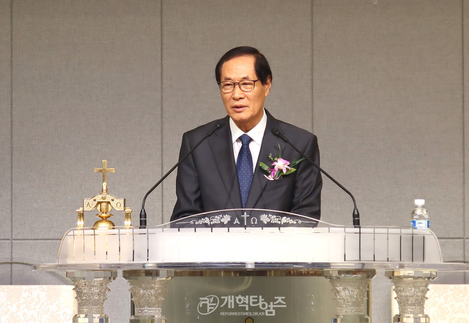 금천교회 성전 헌당 및 임직감사예배 모습