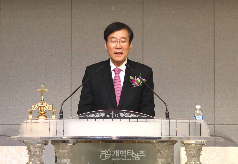 금천교회 성전 헌당 및 임직감사예배 모습