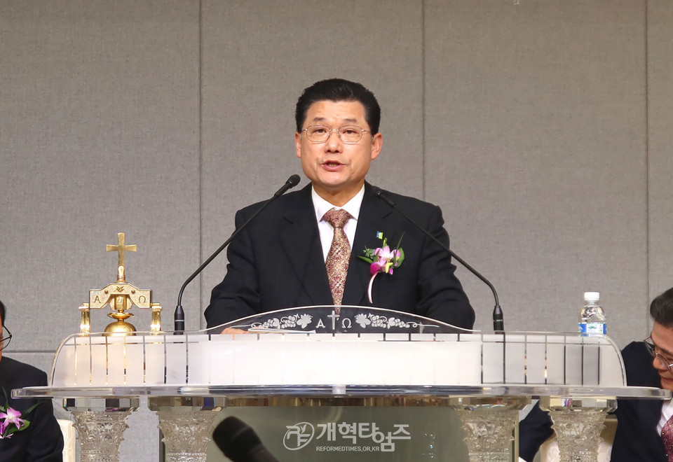 금천교회 성전 헌당 및 임직감사예배 모습