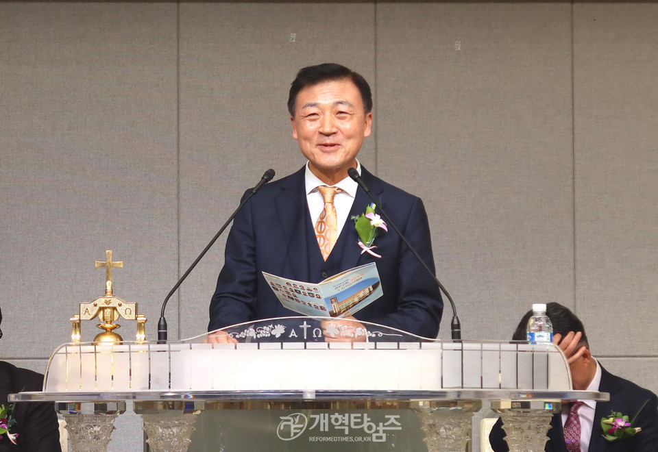 금천교회 성전 헌당 및 임직감사예배 모습