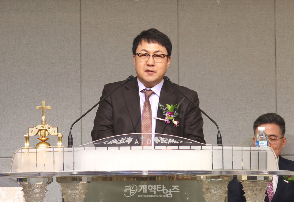 금천교회 성전 헌당 및 임직감사예배 모습