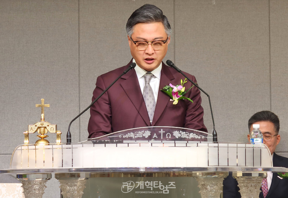 금천교회 성전 헌당 및 임직감사예배 모습