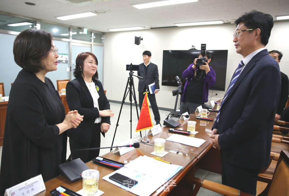 웨이하이직업대학 대표단, 용산구청 방문 및 박희영 구청장 명예교수 위촉 모습