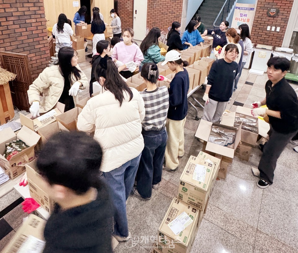 반야월교회, '사랑의 성탄박스' 전달식 모습