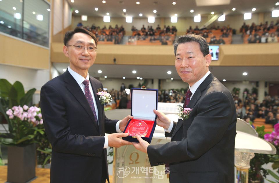 공항벧엘교회, 원로목사 추대 및 담임목사 위임식 모습