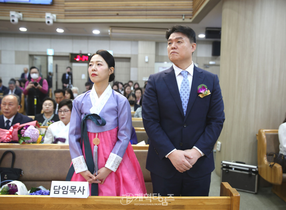 새샘교회 「제1대 원로목사 추대 및 제4대 담임목사 위임 감사예배」 모습