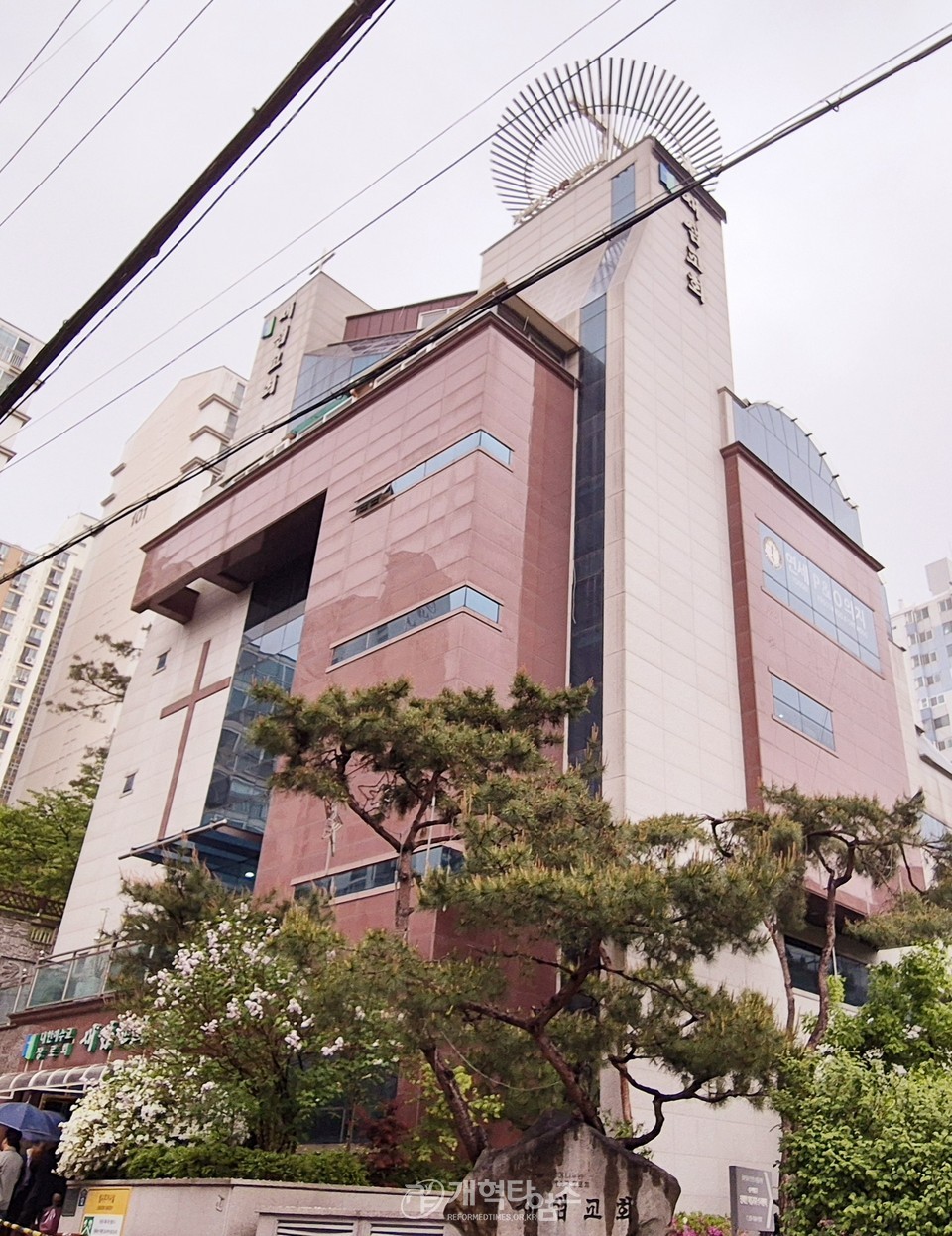 새샘교회 「제1대 원로목사 추대 및 제4대 담임목사 위임 감사예배」 모습