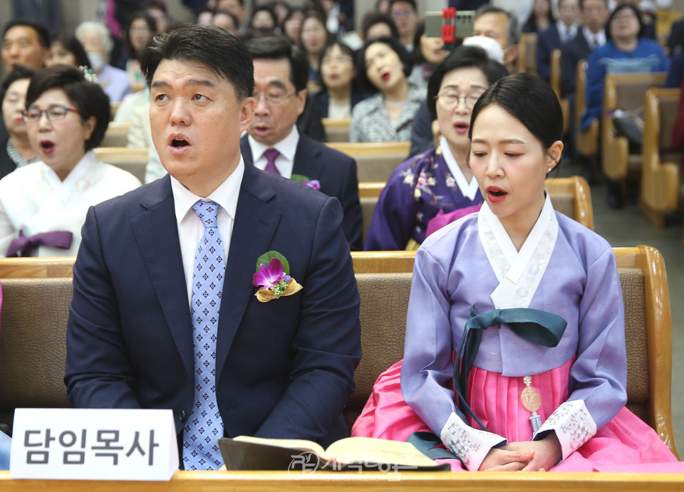 새샘교회 「제1대 원로목사 추대 및 제4대 담임목사 위임 감사예배」 모습