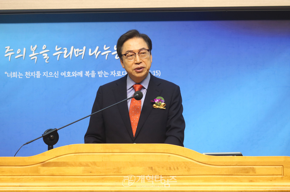새샘교회 「제1대 원로목사 추대 및 제4대 담임목사 위임 감사예배」 모습