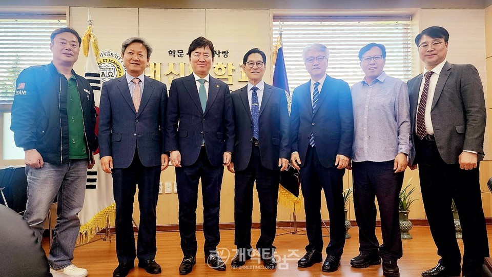 하정민 장로. 대신대 '세계 속의 한국화' 강연 모습