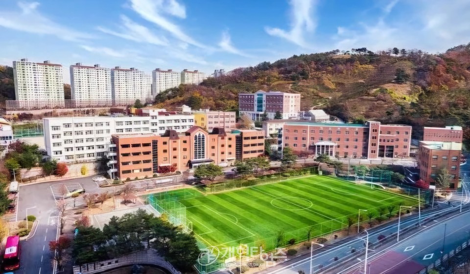 하정민 장로. 대신대 '세계 속의 한국화' 강연 모습