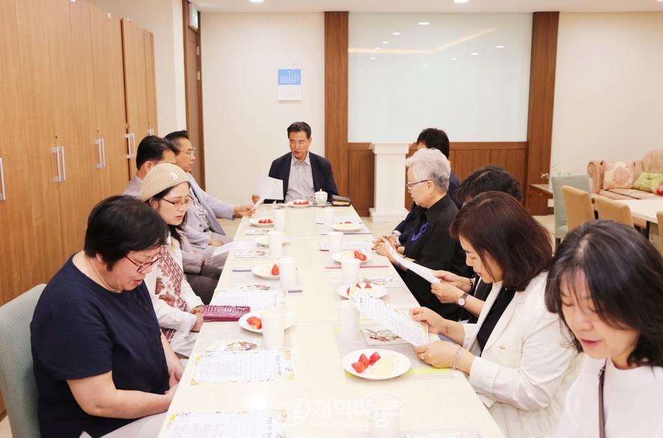 원천아트갤러리, 하정민 장로 '은혜의 41년, 꽃으로 그린 사랑' 개인전 모습