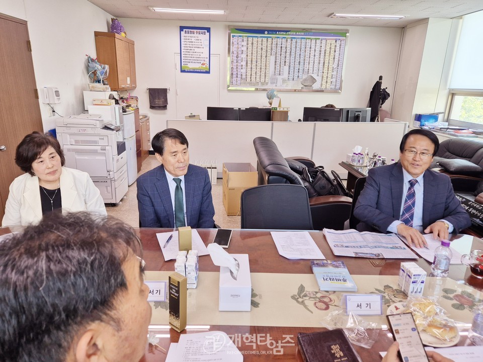 총신대신대원총동창회 첫 임원회 모습