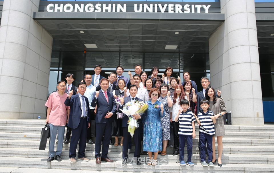 총신대신대원 총동창회 회장, 후원이사장 이.취임감사예배 모습