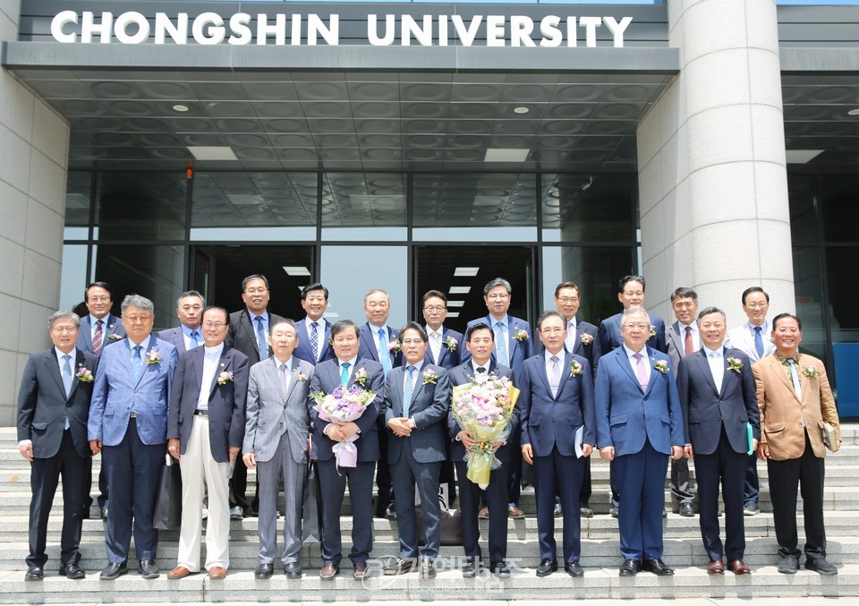 총신대신대원 총동창회 회장, 후원이사장 이.취임감사예배 모습