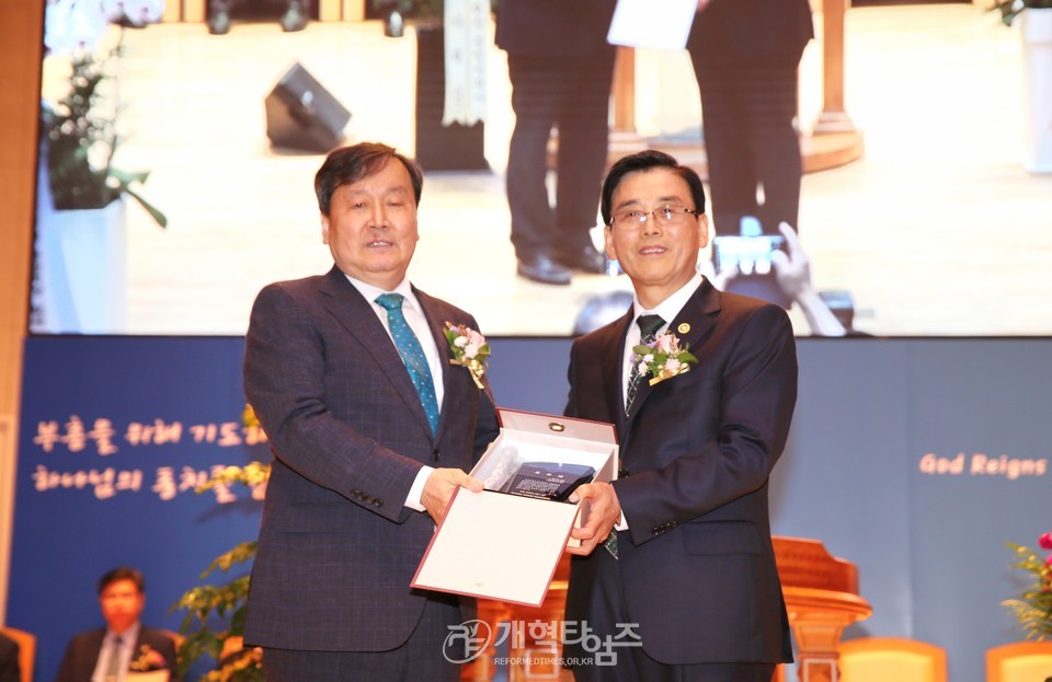 총신대신대원 총동창회 회장, 후원이사장 이.취임감사예배 모습
