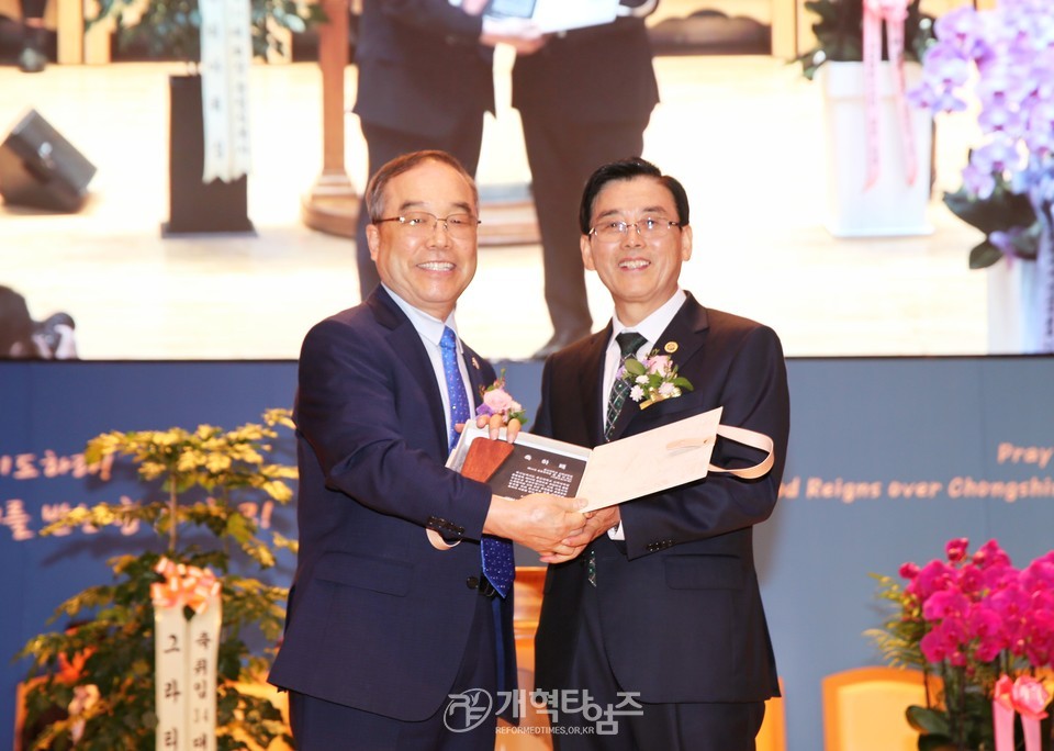 총신대신대원 총동창회 회장, 후원이사장 이.취임감사예배 모습