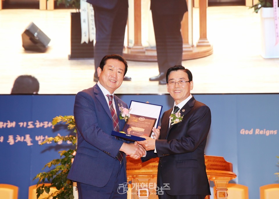 총신대신대원 총동창회 회장, 후원이사장 이.취임감사예배 모습