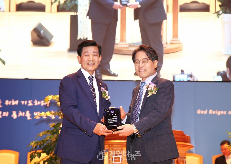 총신대신대원 총동창회 회장, 후원이사장 이.취임감사예배 모습