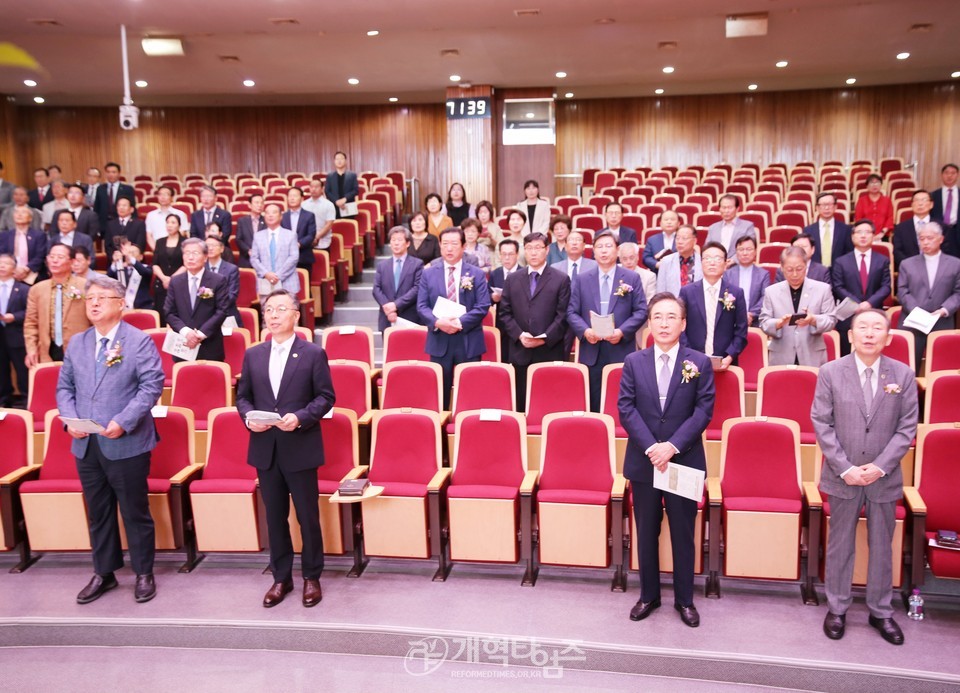 총신대신대원 총동창회 회장, 후원이사장 이.취임감사예배 모습