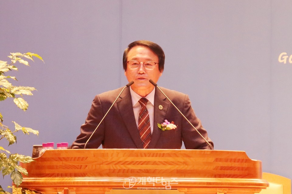 총신대신대원 총동창회 회장, 후원이사장 이.취임감사예배 모습