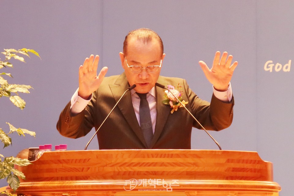 총신대신대원 총동창회 회장, 후원이사장 이.취임감사예배 모습