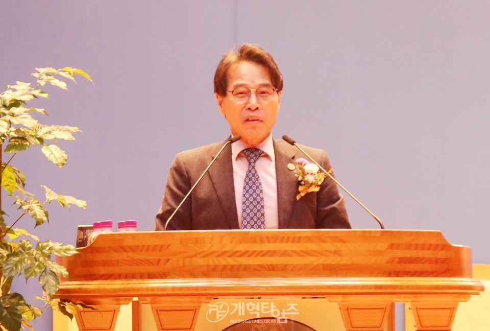 총신대신대원 총동창회 회장, 후원이사장 이.취임감사예배 모습