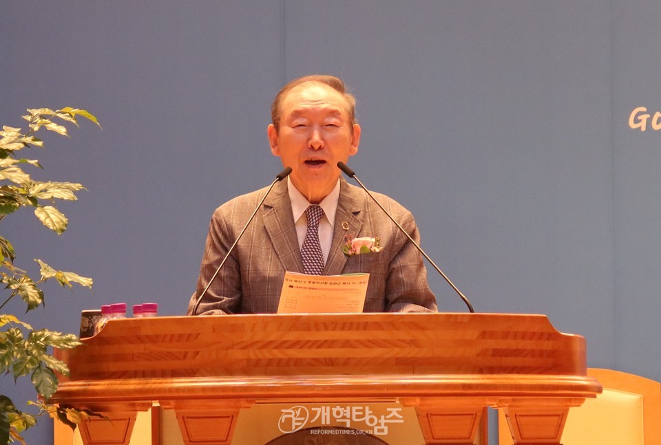 총신대신대원 총동창회 회장, 후원이사장 이.취임감사예배 모습